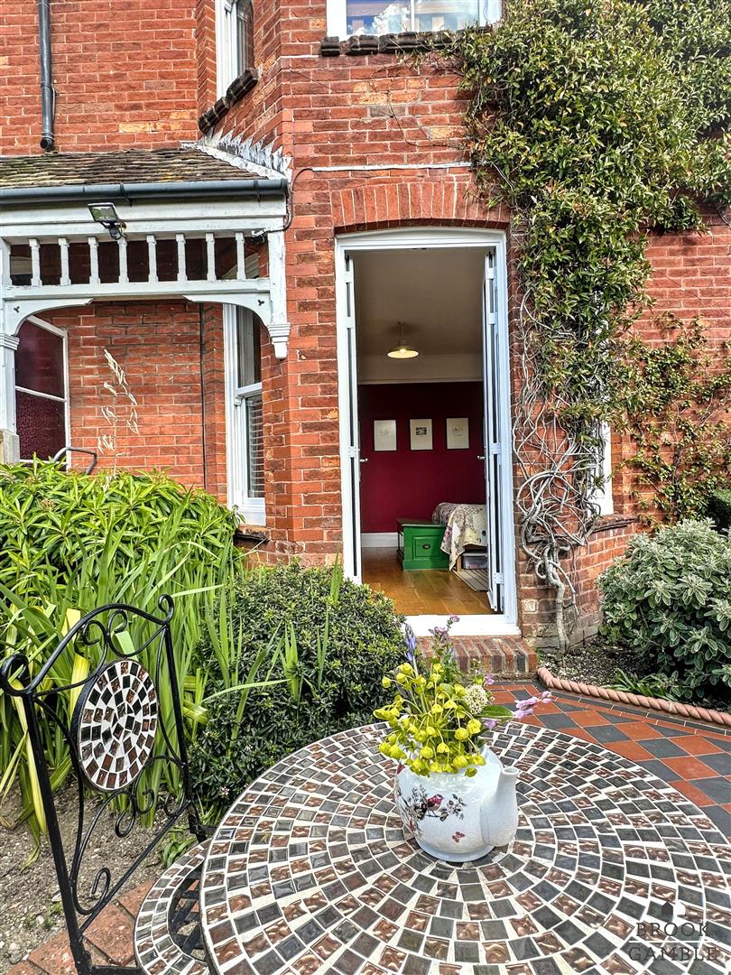 4 Bedroom House. Milton Road in Eastbourne,  43